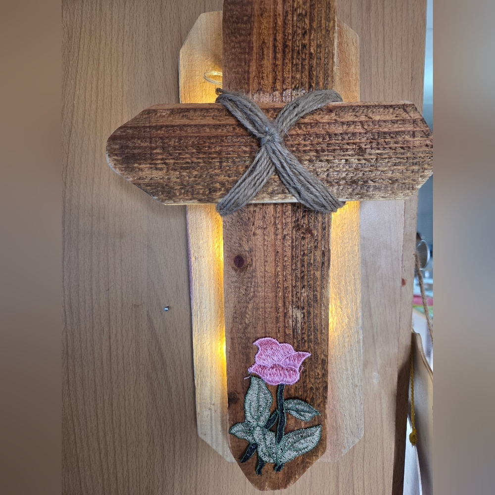 3 D Rustc Wooden Cross Wall Light with Twine Accent Hand Made 9x15 - Picture 2 of 2